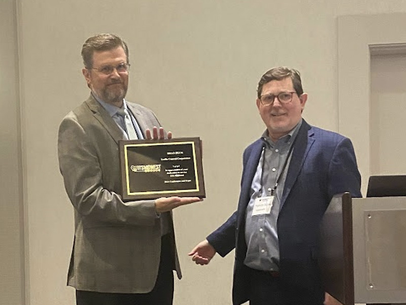 ITS Midwest recognizes Brian Plum with an Excellence in Service Award